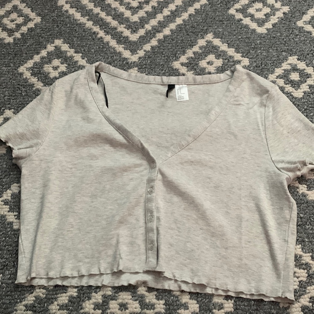 H&M grey lettuce sleeve crop top